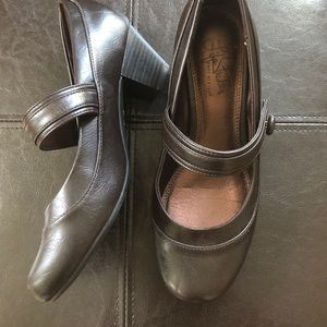 Life Stride Dark Brown Mary Jane Pumps